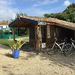 Camping Mobil-home Avec Terrasse, 6 Pers, 3 - Api-1-52-460 *