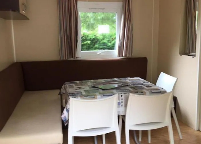 אתר קמפינג Mobil-home Avec Terrasse, 6 Pers, 3 - Api-1-52-460 *