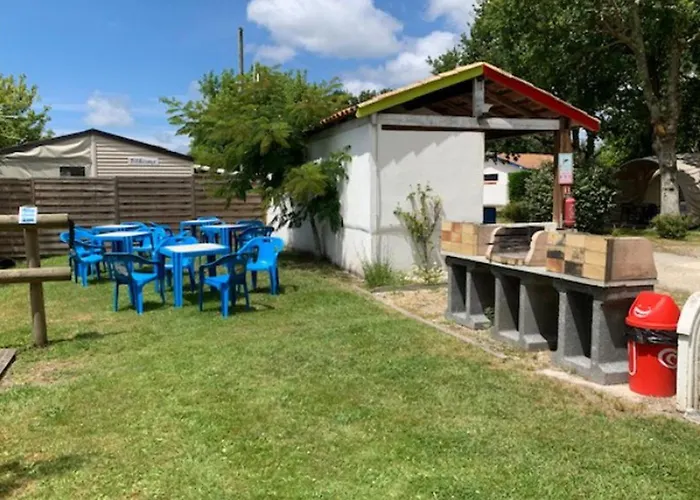 Kamp alanı Mobil-home Avec Terrasse, 6 Pers, 3 - Api-1-52-460 *